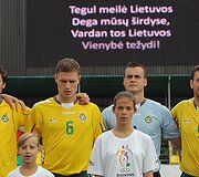Giedamas Lietuvos himnas.