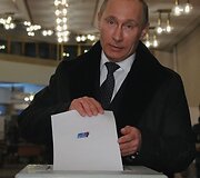 Balsavo Vladimiras Putinas.