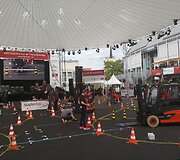 Pasaulio krautuvų vairavimo čempionate lietuviai aplenkė 4 komandas