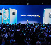 Telefono &bdquo;Huawei Mate 20 Pro&ldquo; pristatymas