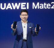 Telefono &bdquo;Huawei Mate 20 Pro&ldquo; pristatymas