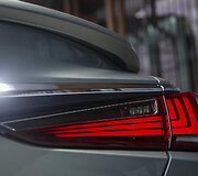 &bdquo;Lexus ES&ldquo; sedanas