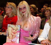 Filmų suaugusiems žvaigždė Cicciolina, kurios tikrasis vardas Ilona Staller