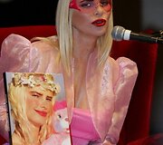 Filmų suaugusiems žvaigždė Cicciolina, kurios tikrasis vardas Ilona Staller