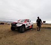 Dakaro dienora&scaron;tis: &bdquo;Toyota Gazoo Racing&ldquo; autobusiuko gelbėjimas dykumoje