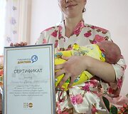 Septyniamilijardasis pasaulio žmogus Piotras Nikolajevas , jo mama Jelena Nikolajeva