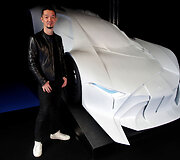 Paryžiaus automobilių festivalis, dizaineris Takumi Yamamoto, automobilis skirtas David Bowie.