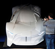 Paryžiaus automobilių festivalis, dizaineris Takumi Yamamoto, automobilis skirtas David Bowie.