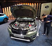 &bdquo;Subaru Forester&ldquo; ir &bdquo;e-BOXER&ldquo; variklio premjera Ženevos automobilių parodoje