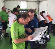 &bdquo;ESmotorsport-LabasGas&ldquo; komandos techninė komisija Abu Dabyje