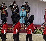 Didžiojoje Britanijoje karalienės deimantinio jubiliejaus proga vyko karinis paradas