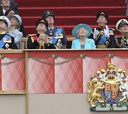 Didžiojoje Britanijoje karalienės deimantinio jubiliejaus proga vyko karinis paradas