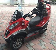 Singapūre naudojamas Piaggio MP3, kuris vyksta ir į gaisrus, ir į medicininius i&scaron;kvietimus. (Diehardscdffan, Wikimedia(CC BY-SA 3.0)