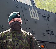I&scaron;laikant sąsajas su Lietuvos istorija ir Lietuvos kariuomenės tradicijomis, yra vadinamos ne &bdquo;Boxer&ldquo;, o &bdquo;Vilkais&ldquo;.