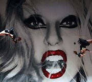 Lady Gagos fanai Taivane surengė akrobatų &scaron;ou