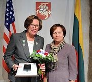 JAV ambasadorė Anne Elizabeth Derse atsisveikino su Lietuvos Kra&scaron;to apsaugos ministre Rasa Juknevičiene