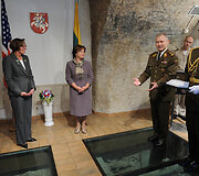 JAV ambasadorė Anne Elizabeth Derse atsisveikino su Lietuvos Kra&scaron;to apsaugos ministre Rasa Juknevičiene