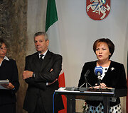 Kra&scaron;to apsaugos ministrė susitiko su su Italijos gynybos ministru Giampaolo Di Paola