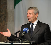 Kra&scaron;to apsaugos ministrė susitiko su su Italijos gynybos ministru Giampaolo Di Paola