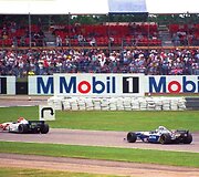 Davidas Coulthardas vaikosi Taki Inoue Didžiosios Britanijos Grand Prix. (Martin Lee, Wikimedia(CC BY-SA 2.0)