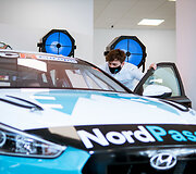 Lenktynininkas Jonas Karklys pristatė naują žiedinių lenktynių automobilį &bdquo;Hyundai i30N TCR&ldquo;