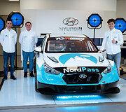 Lenktynininkas Jonas Karklys pristatė naują žiedinių lenktynių automobilį &bdquo;Hyundai i30N TCR&ldquo;