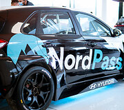 Lenktynininkas Jonas Karklys pristatė naują žiedinių lenktynių automobilį &bdquo;Hyundai i30N TCR&ldquo;