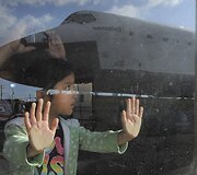 Erdvėlaivis &bdquo;Endeavour&ldquo; vežamas į paskutinę kelionę Los Andželo gatvėmis