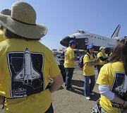 Erdvėlaivis &bdquo;Endeavour&ldquo; vežamas į paskutinę kelionę Los Andželo gatvėmis