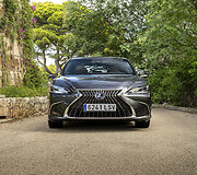 Atnaujintas &bdquo;Lexus ES 300h&ldquo;