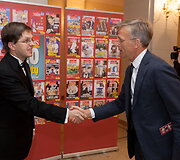 Žurnalui &bdquo;Veidas&ldquo; &ndash; 20 metų. Žurnalo redaktorių Gintarą Sarafiną sveikina Arvydas Avulis.