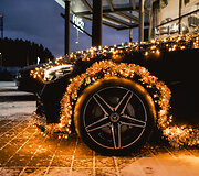 C klasės &bdquo;Mercedes-Benz&ldquo; kėbulą papuo&scaron;ė net 2968 lemputėmis