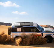 15min komandos &bdquo;Land Rover Defender&ldquo; Saudo Arabijoje