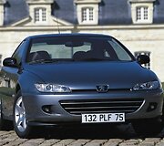 Savaime ai&scaron;ku, 406 Coup&eacute; buvo labai populiarus Prancūzijoje. Jį pamėgo jauni kostiumus dėvintys žmonės ir automobilių modifikavimo entuziastai. (Gamintojo nuotrauka)