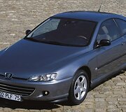 406 Coup&eacute; tapo vienu i&scaron; įsimintinesnių Peugeot 20 amžiaus pabaigos modelių. (Gamintojo nuotrauka)