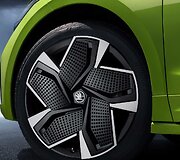 &Scaron;koda pristatė didžiausią ir galingiausią elektromobilį Enyaq Coupe RS iV