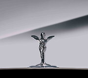 Sukurta naujoji &bdquo;Rolls Royce&ldquo; simboliu ir puo&scaron;mena laikoma figūrėlė &bdquo;Spirit of Ecstasy&ldquo;