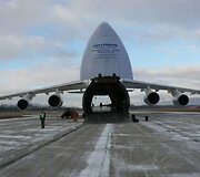 Atviras An-124 primena tunelį. An-225 galinių durų neturi. (Pavol Svetoň, Wikimedia (CC BY-SA 3.0)