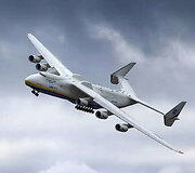 I&scaron;kilumai ant An-225 pečių buvo skirti apvaliems kroviniams tvirtinti. Buran erdvėlaivis jų nelietė. (Oleg V. Belyakov, Wikimedia (CC BY-SA 3.0)