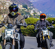 Į Italiją pas Karolį Mieliauską atvyko motociklininkė ir keliautoja Jurgita Žukauskaitė 