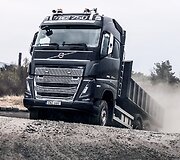 &bdquo;Volvo Trucks&ldquo; pristato naujas funkcijas, skirtas saugiai vairuoti sudėtingomis sąlygomis