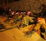 Izraelio kariai slepiasi nuo &bdquo;Hamas&ldquo; raketų.