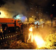 Turkijos policija &scaron;e&scaron;tadienį su a&scaron;arinėmis dujomis ir vandens patrankomis &scaron;turmavo Stambulo Gezi parką.