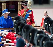 Londone surengtas karinis paradas karalienės Elizabeth II gimtadienio proga