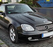 Mercedes-Benz SLK320 &ndash; labai artimas Crossfire giminaitis. (M 93, Wikimedia)