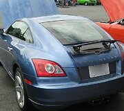Elektrinis spoileris Crossfire gale. Nedidelis, bet &scaron;iek tiek primena klasikinių Porsche 911 spoilerius. (CZmarlin, Wikimedia)