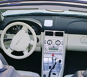 Gerai Mercedes-Benz automobilius pažįstantys žmonės atpažins kai kurias Chrysler Crossfire salono detales. (CZmarlin, Wikimedia)