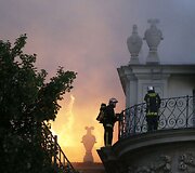 Paryžiuje liepsnojo Lambert'o rūmai