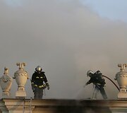 Paryžiuje liepsnojo Lambert'o rūmai