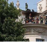 Paryžiuje liepsnojo Lambert'o rūmai
